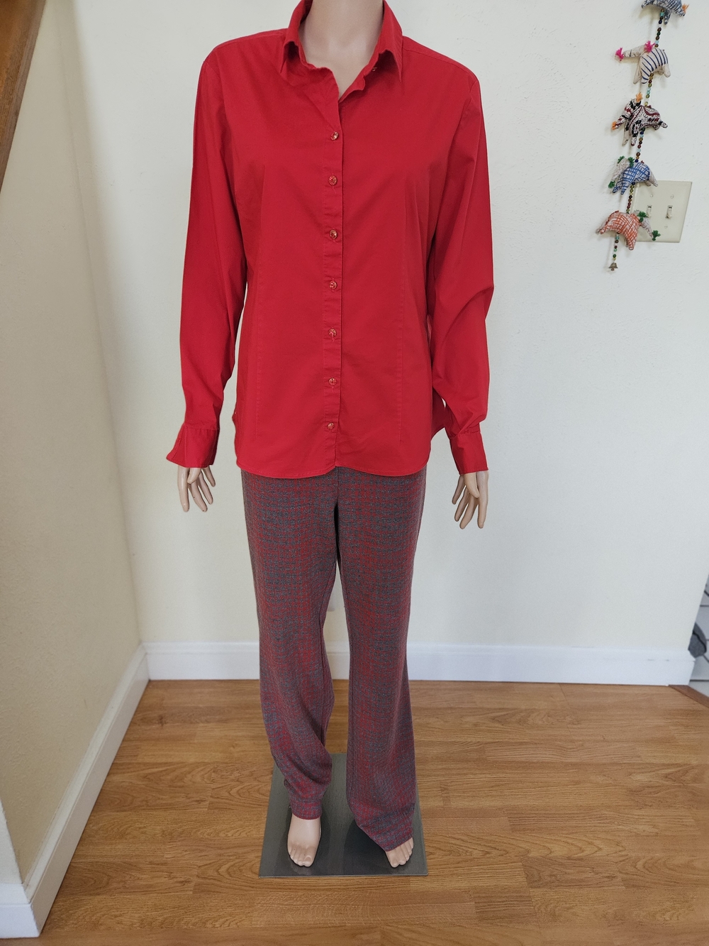 Women's Outfit: Classic Red Long Sleeve With Gray & Red Blocked Patterned Pants